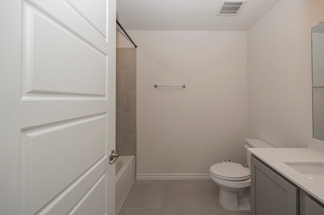 Building Photo - 1001 Marigold St