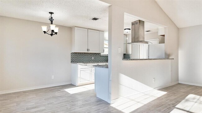 Building Photo - 4706 Glendower Dr