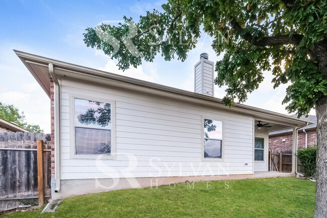 Building Photo - Prepare to be impressed by this 3BR 2BA home