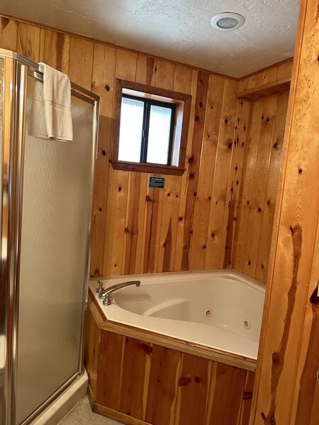 Building Photo - 237 E White Mountain Blvd