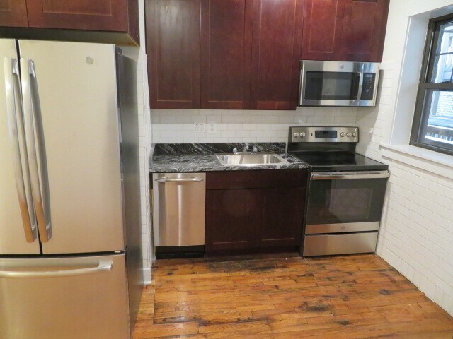 Building Photo - 845 W Agatite Ave