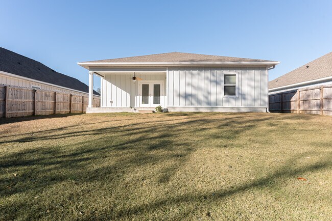 Building Photo - 1938 Westhill Dr