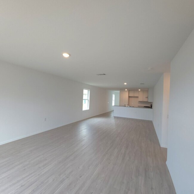 Building Photo - Welcome to the Heartbeat of South San Antonio In Vida