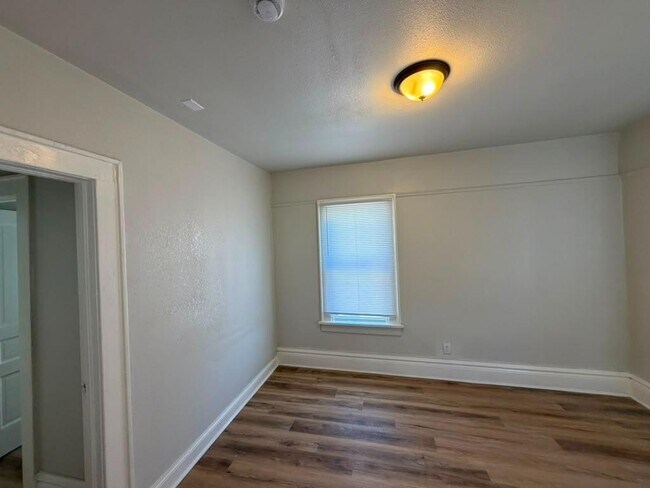 Building Photo - 3356 N Buffum St