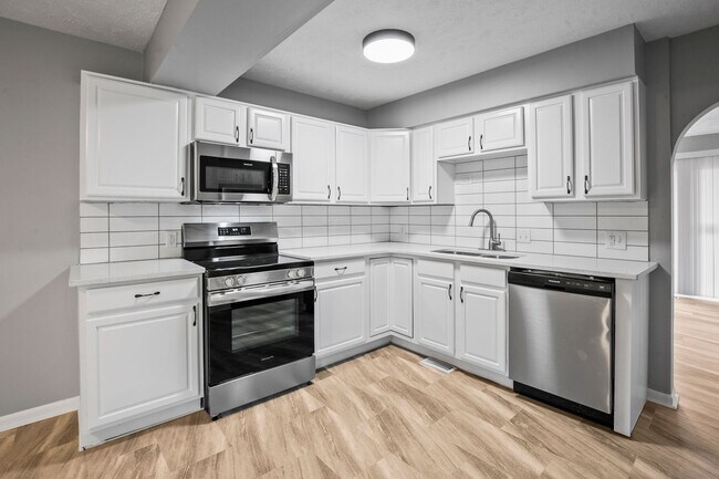 Building Photo - 10914 Saratoga Plaza