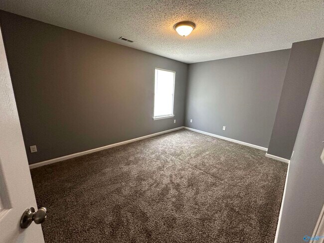 Building Photo - 115 Turnbrook Dr SW