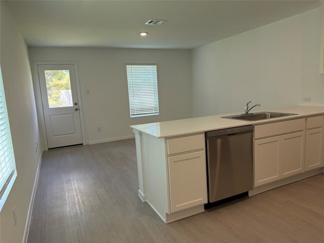 Building Photo - 957 Pertuso Ln