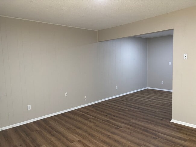 Building Photo - 713 N 6th St