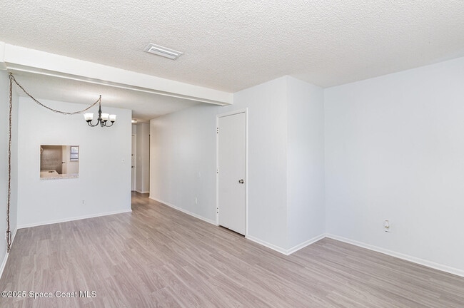 Building Photo - 204 Seminole Ave W