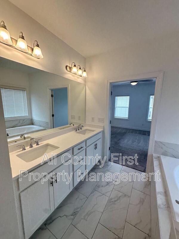 Building Photo - 788 Angora Aly