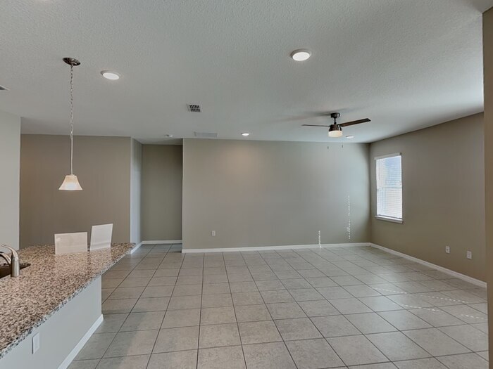 Building Photo - 5621 Camilla St