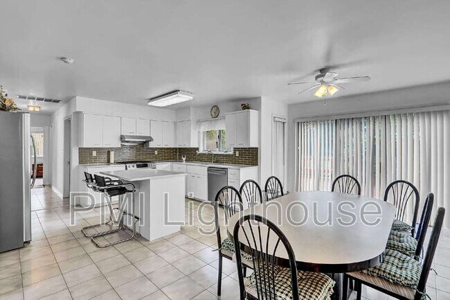 Building Photo - 2 Carlyle Dr