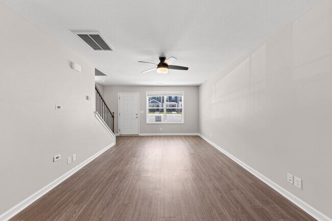Building Photo - Gorgeous End Unit Townhome for Rent!!