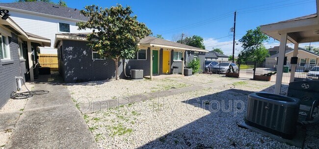 Building Photo - 3339 Simmons St