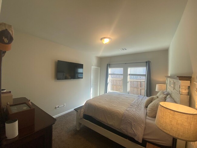 Building Photo - 40313 Sedgwick Ln