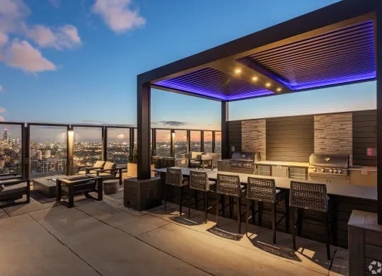 Building Photo - 530 W Hawthorne Pl