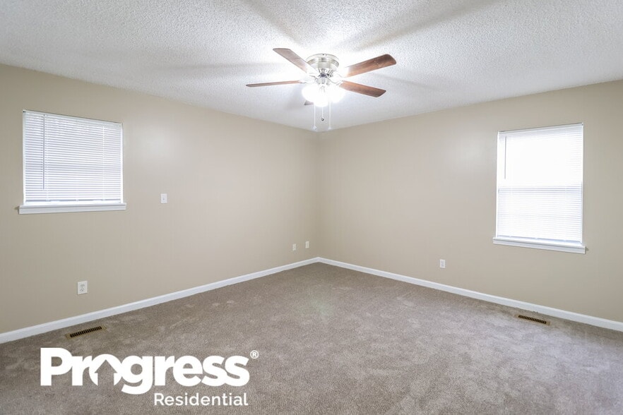 Building Photo - 2613 Laburnum Dr