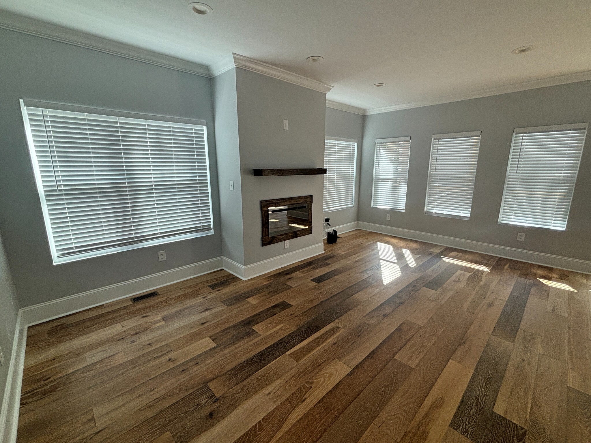 Building Photo - Room in Single Family Home on Booker Ave