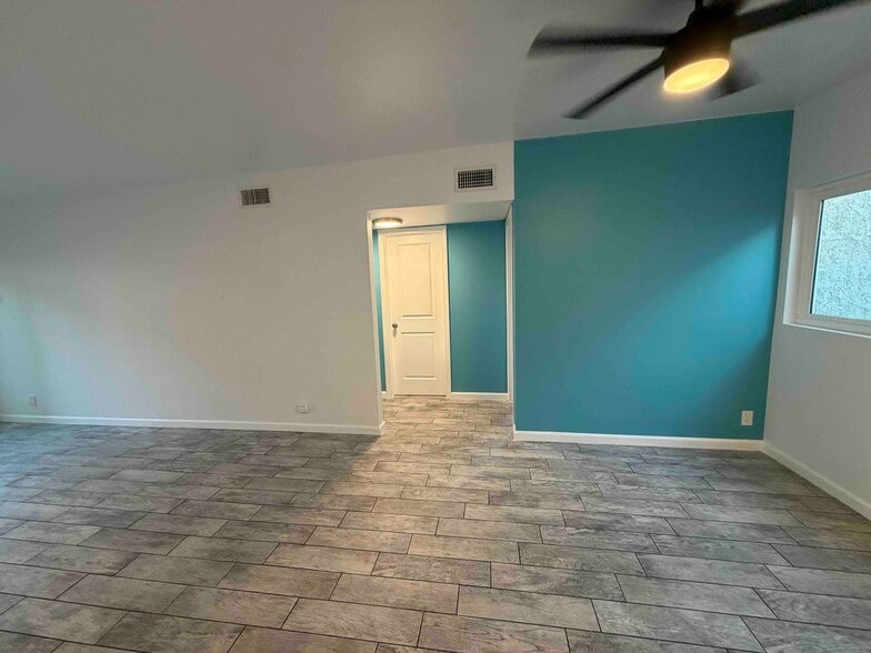 Building Photo - 903 New Depot St