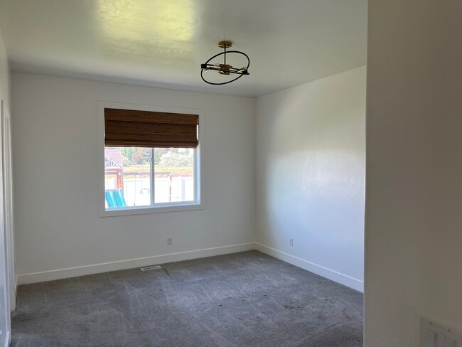 Master Bedroom - 564 W Sanford St