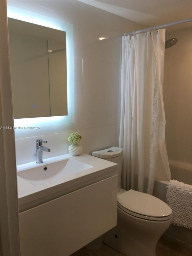 Building Photo - 5151 N Hwy A1A