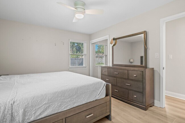 Building Photo - 4570 Yacht Harbor Dr