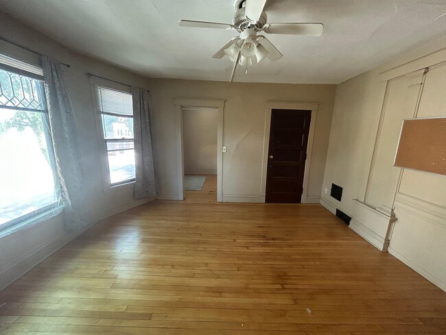 Building Photo - 114 S Blair St