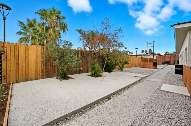 Building Photo - Fully Remodeled 2BR with Modern Upgrades &...