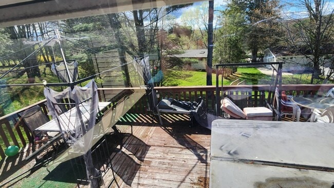 Building Photo - 9 Shirley Dr