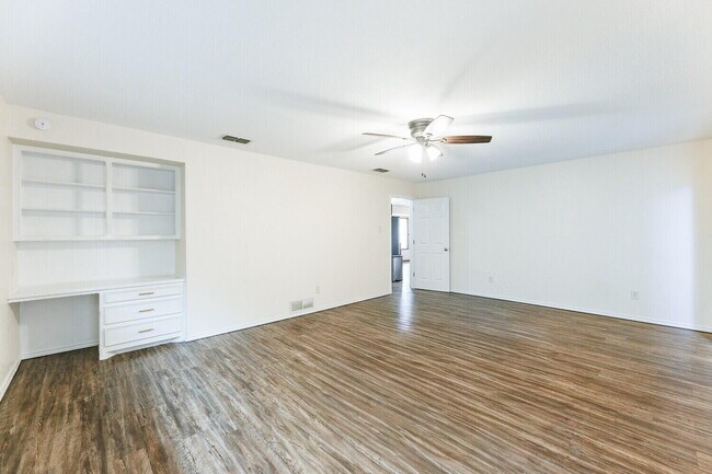 Building Photo - 5703 80th St