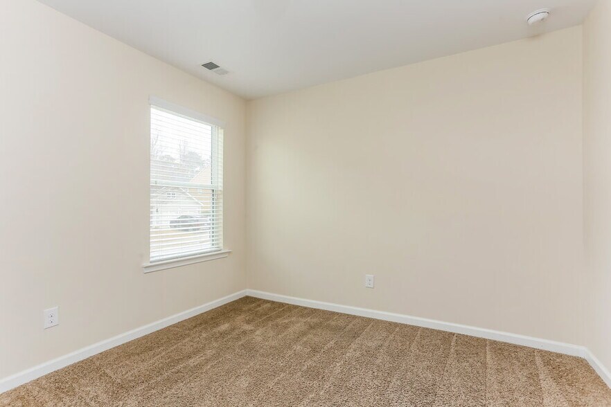 Building Photo - 90 Darbys Ave