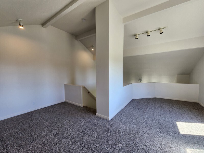 Building Photo - 462 E St