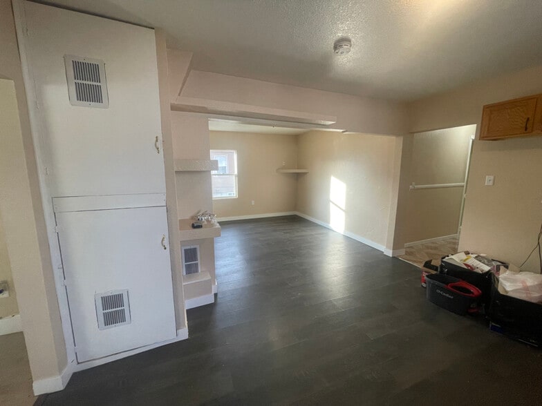 Building Photo - 319 W 14th St