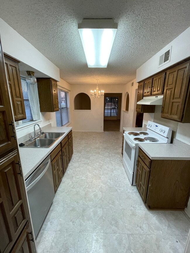 Building Photo - 924 Cottonwood Trail