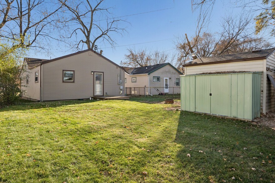 Building Photo - 20916 Pinecrest St