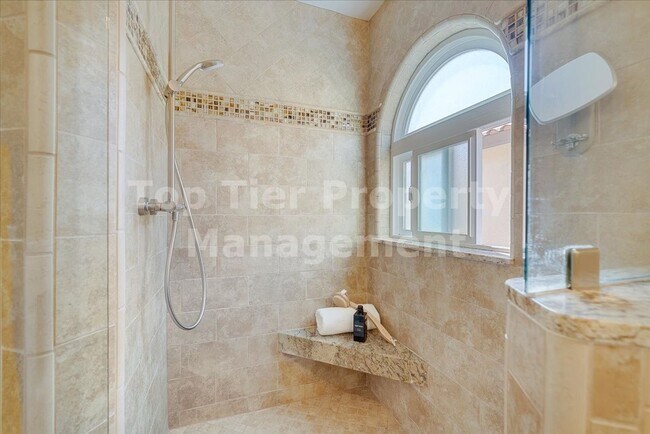Building Photo - ***Beautiful 3 bed / 2.5 bath / 1,975 sqft House in the Vista/Shadowridge Neighborhood - Availabl...