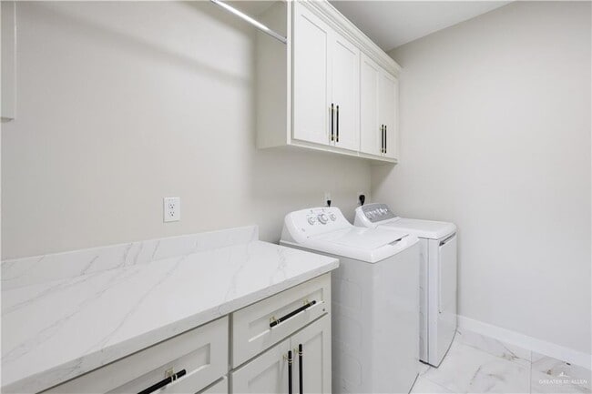 Building Photo - 32 Astrid St