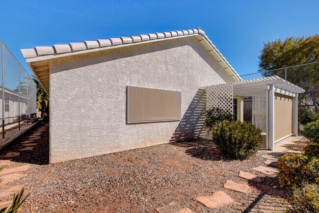 Building Photo - 5053 Cedar Lawn Way