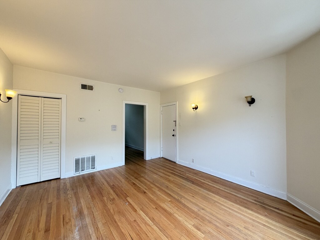 Building Photo - 4127 N Ashland Ave