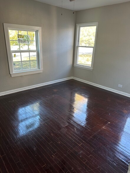 Building Photo - 606 John Page Dr