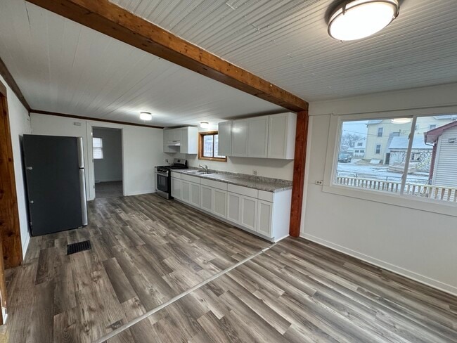 Building Photo - 309 N 9th St