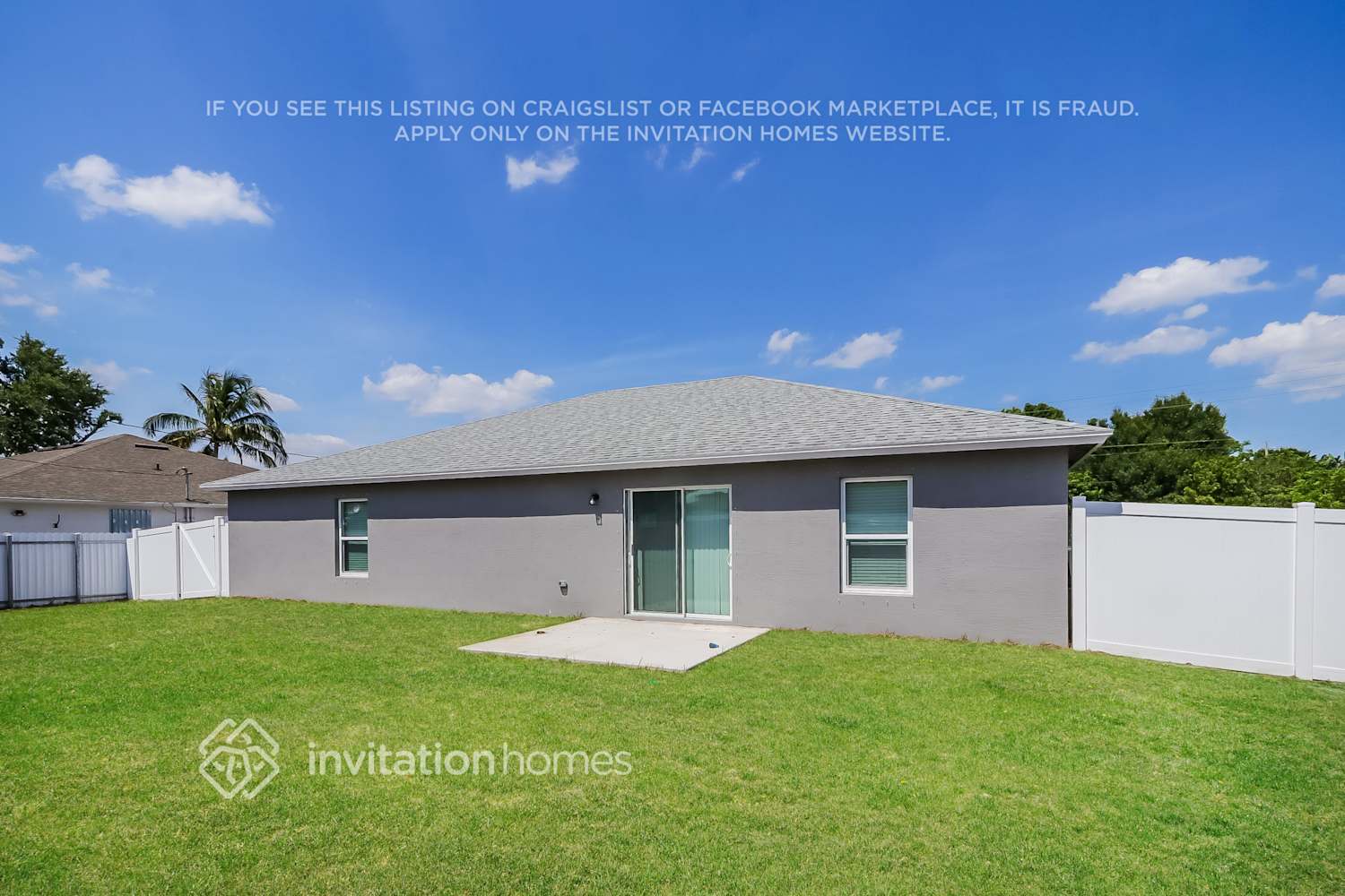 Building Photo - 1042 SW Del Rio Blvd