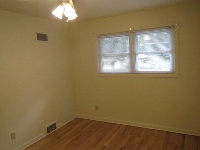 Building Photo - 1409/1411 E. Court