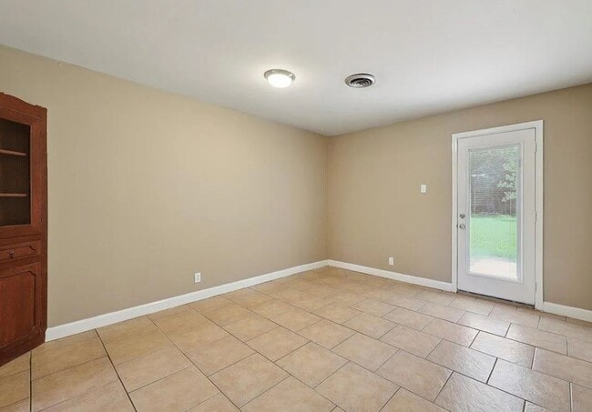 Building Photo - 630 White Oak Dr