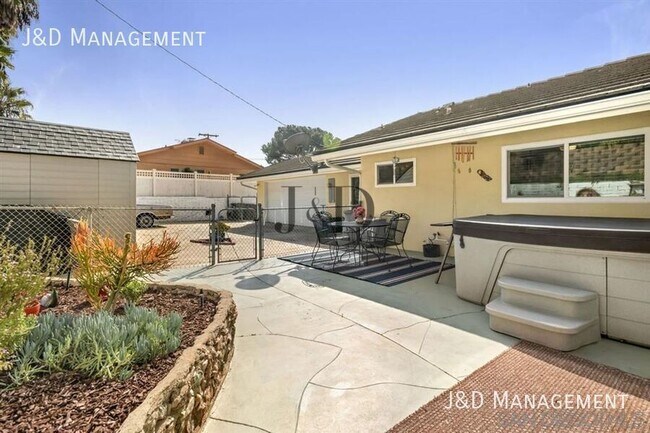 Building Photo - 3705 Putter Dr