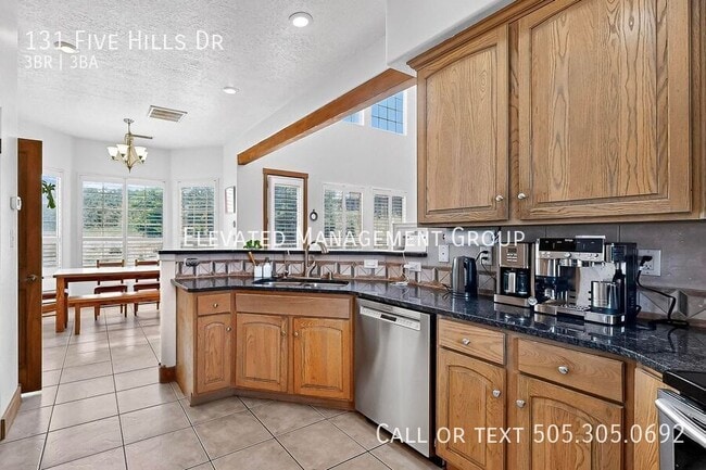 Building Photo - 131 Five Hls Dr