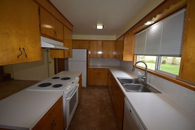Building Photo - 34885 Lake Creek Dr