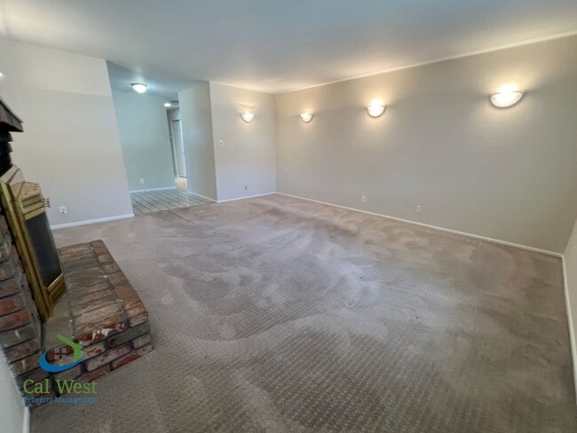 Building Photo - 2846 Regnart Way