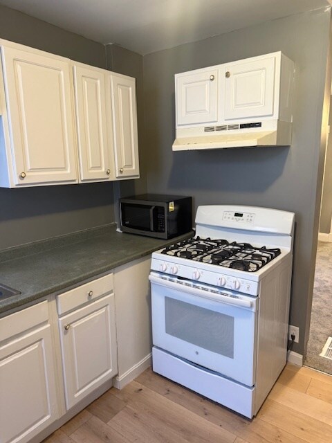 Building Photo - 2418 Baker St