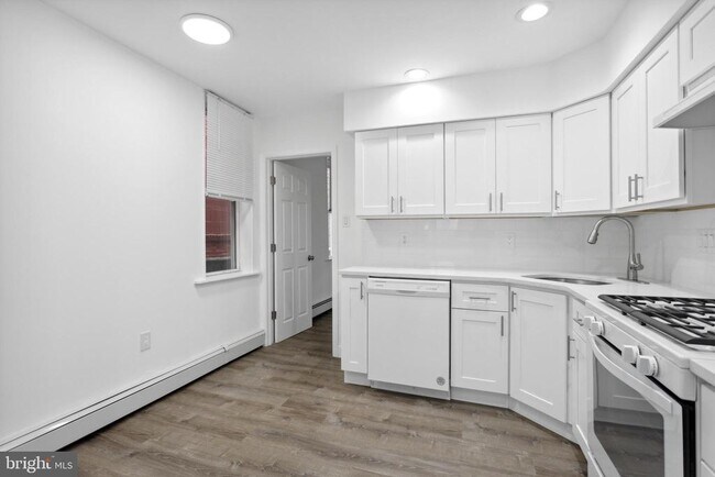 Building Photo - 2205 S 20th St